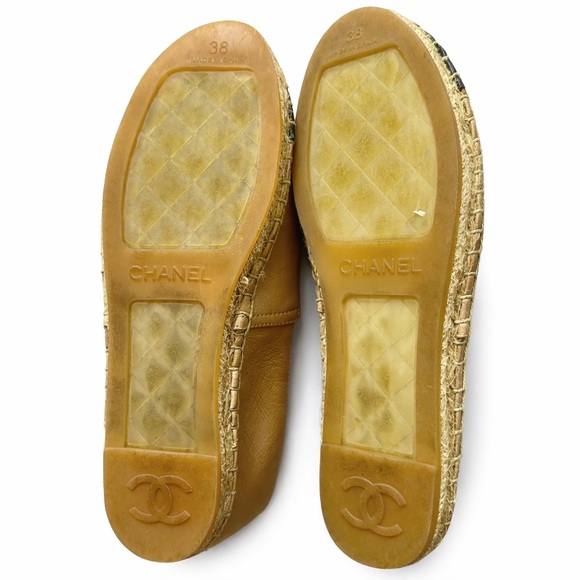 CHANEL Beige Leather Espadrilles with Black Cap Toe and Logo - Picture 5 of 5